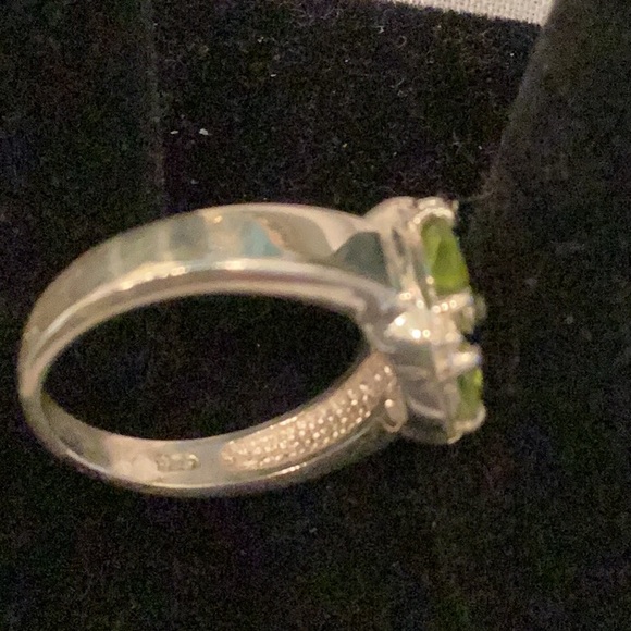 Peridot Ring - Picture 6 of 6
